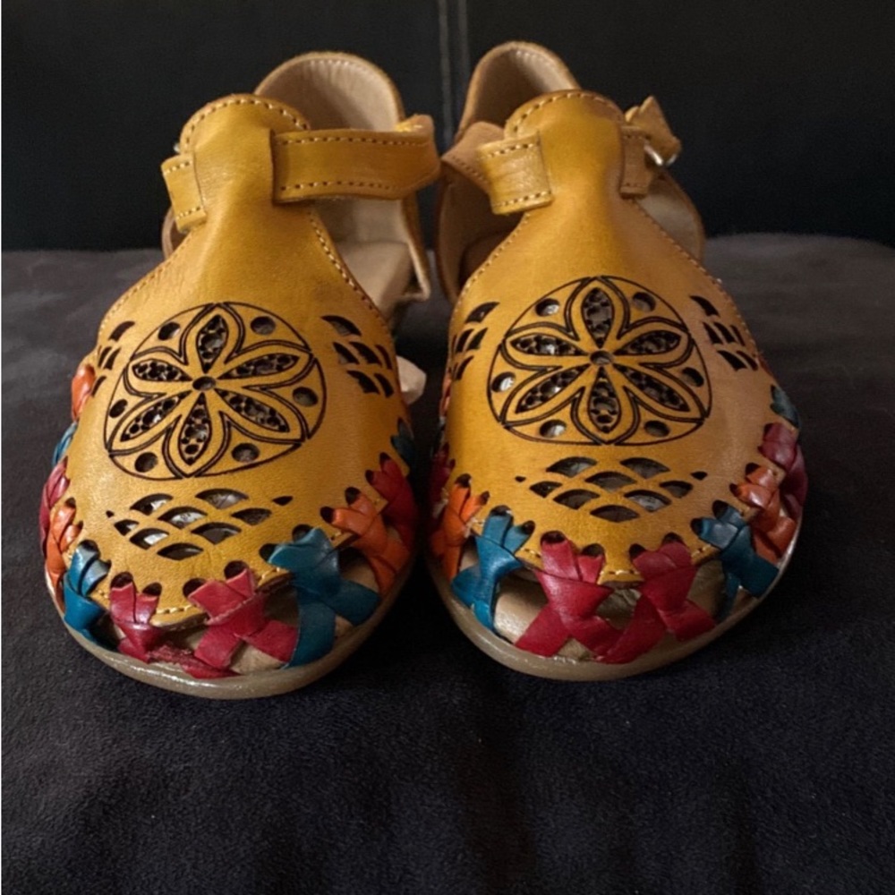 NWOT. Artisanal girl’s shoes